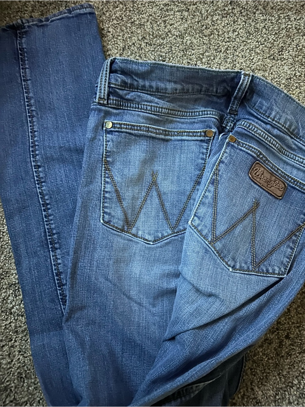 Wrangler Men's Classic Mid Wash Blue Jeans